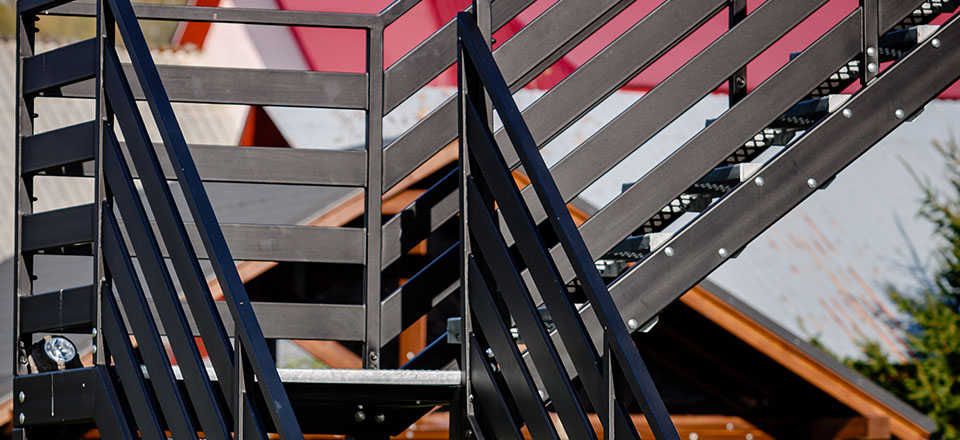 Metalowe schody wewnętrzne i zewnętrzne, luksusowe i nowoczesne na zamowienie tylko w Stal-Tech Mastela.